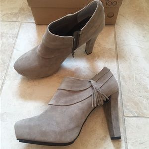 Me Too, Size 8 Suede heels, New in box